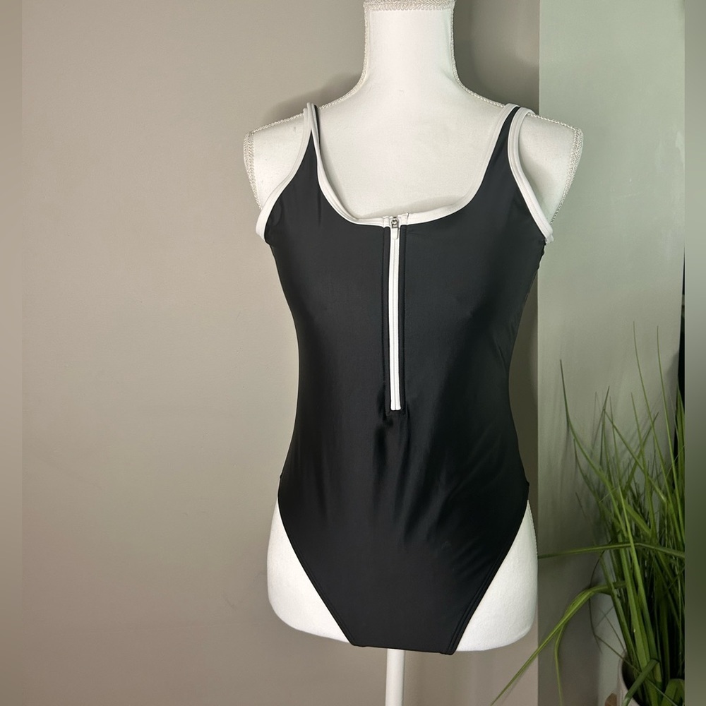 Old Navy Black Zip Front One Piece Swimsuit Medium NWOT Classic Swim